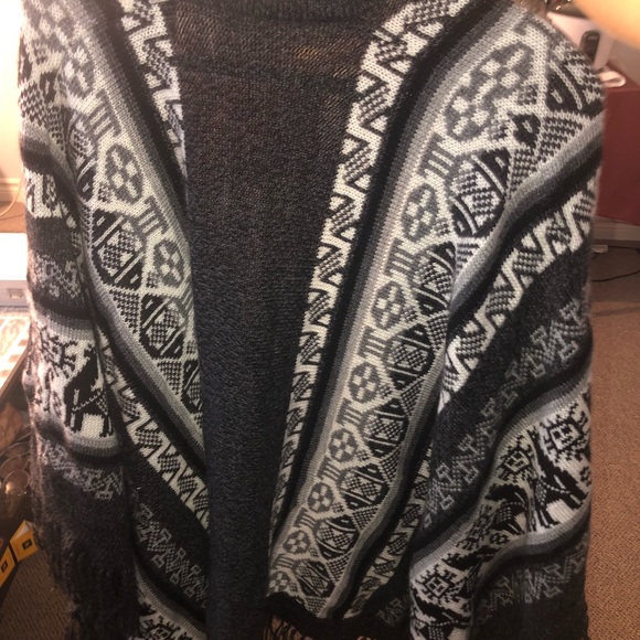 Super cute Poncho. - Picture 8 of 8